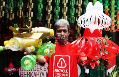 Daur Ulang Botol Bekas : Okezone Foto