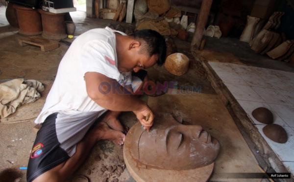 Perajin Patung Tanah Liat : Okezone Foto