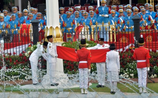 Upacara Penurunan Bendera HUT ke-71 RI di Istana Merdeka 