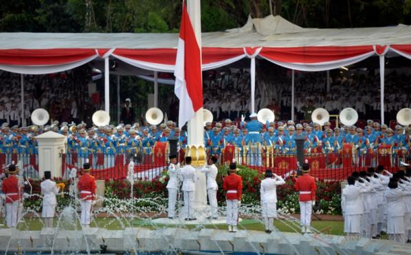 Upacara Penurunan Bendera HUT ke-71 RI di Istana Merdeka 