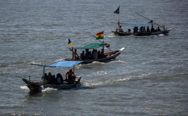 Manfaatkan Libur Lebaran Warga Rekreasi ke Pantai Kenjeran 